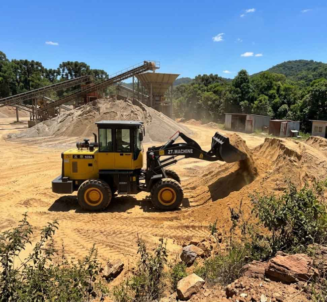 Informe de rendimiento en campo: Cargadora de ruedas ZT.MACHINE ZT928A en un entorno de cantera con alto contenido de polvo.