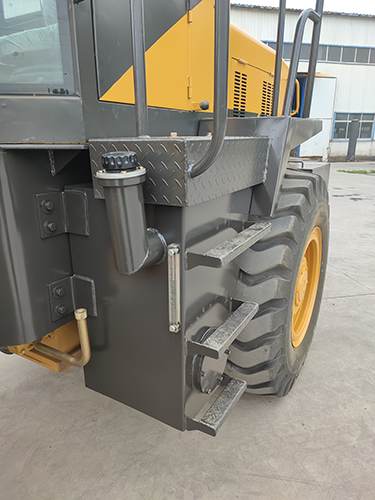 Wheel loader for heavy duty tasks