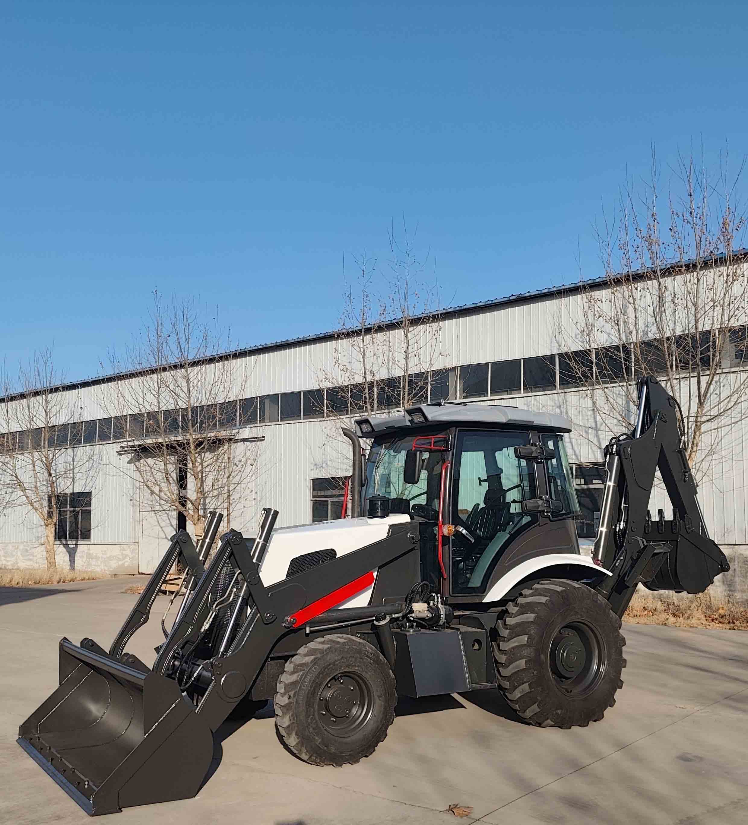 Компактный экскаватор-погрузчик для небольших работ