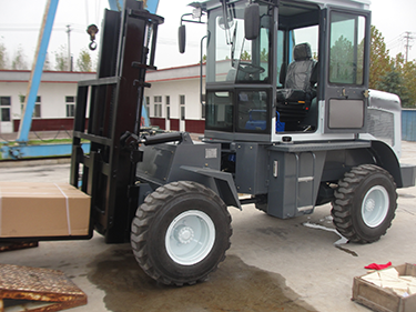 Empilhador articulado de baixo perfil