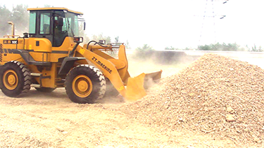 máy xúc lật có bán kính quay vòng 4800mm