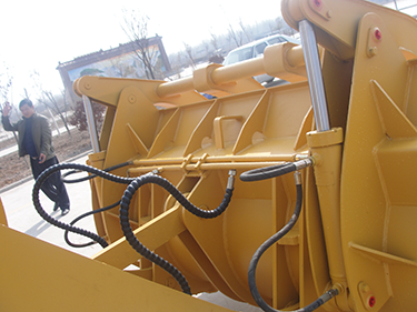 110KN breakout force loader ရောင်းရန်ရှိသည်။