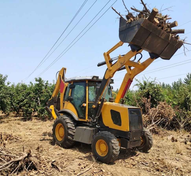 Реальная производительность: экскаватор-погрузчик ZTW30-25 в уходе за садами