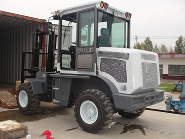 Forklift Artikulasi 4WD