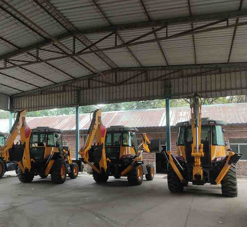 Лучший экскаватор-погрузчик для ландшафтного дизайна